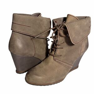 Tesori Leather Lace-Up Fold Over Wedge Heel Ankle Boots Gray Sz 6